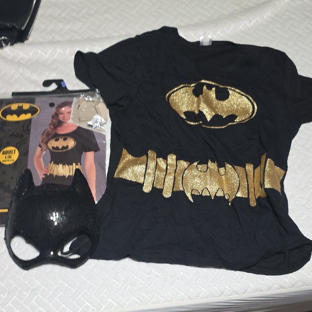Batman Black and Gold T-Shirt with Mask